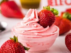 Easy-Strawberry-Mousse-