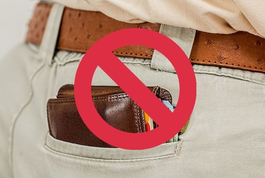 warning sign for not putting wallet in back pocket. Chennai tourism